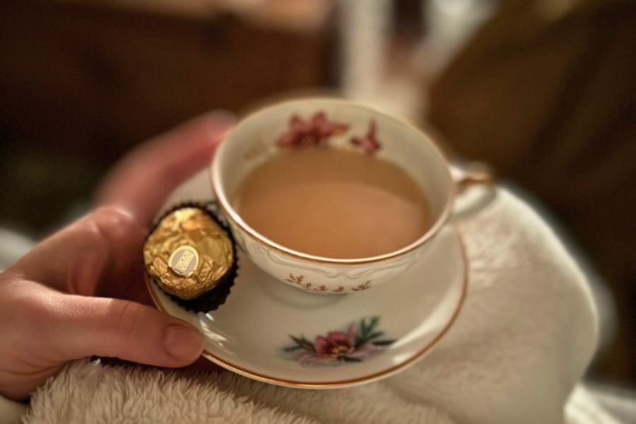 Cup of tea and chocolate in a cozy setting reflecting on gratitude over the past year